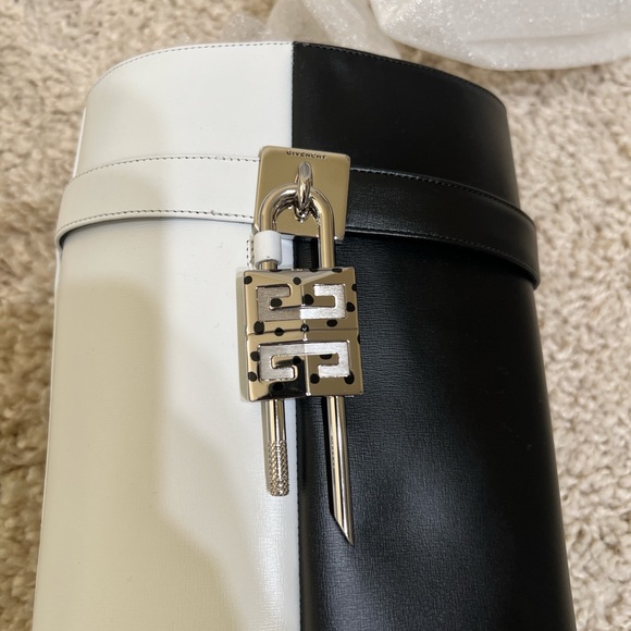 NEW Limited Edition Givenchy Disney Shark Lock Boot - Picture 7 of 15